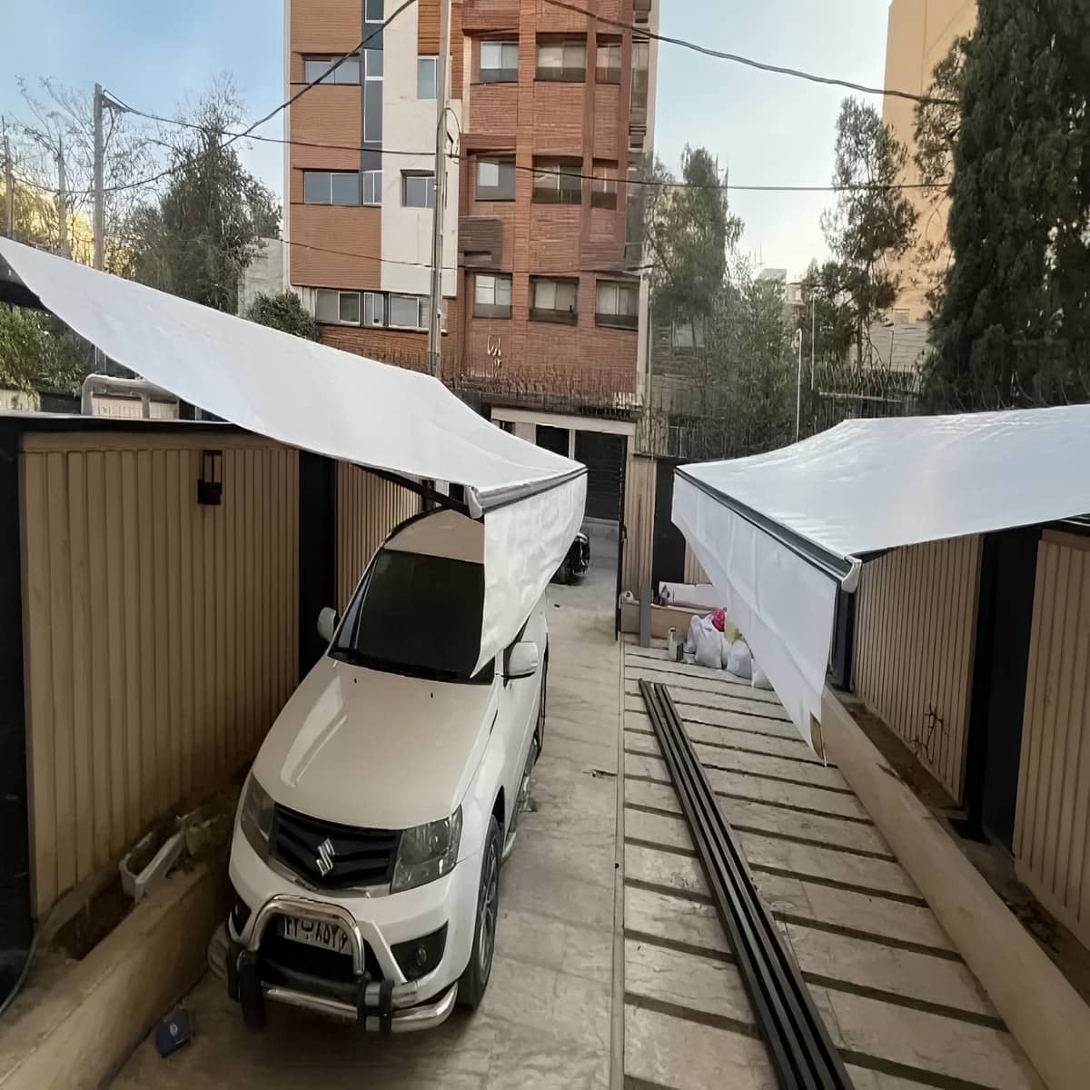 سایبان برقی در استان سیستان و بلوچستان با پارچه کرم