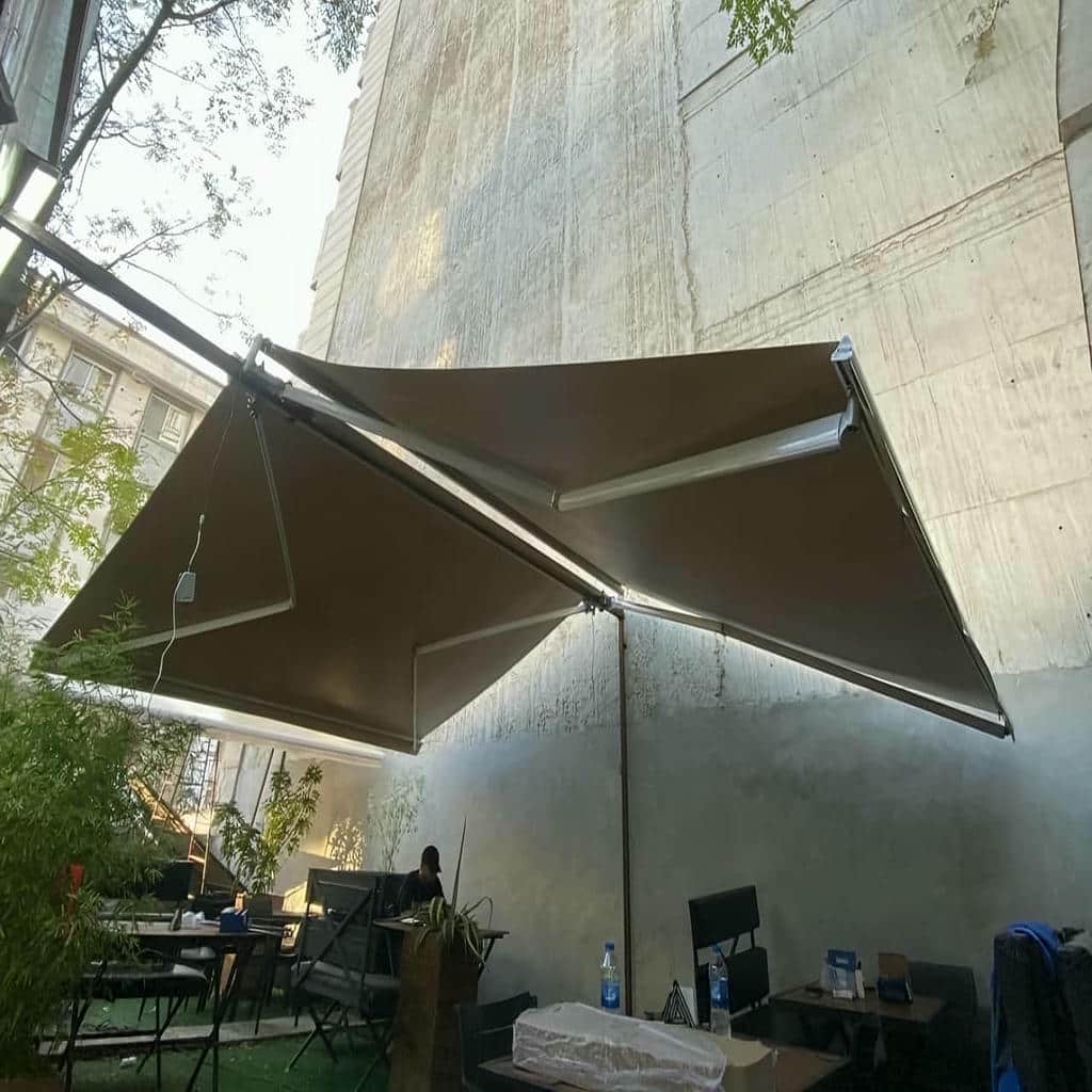 سایبان برقی نمای ساختمان با پوشش طوسی استان مرکزی