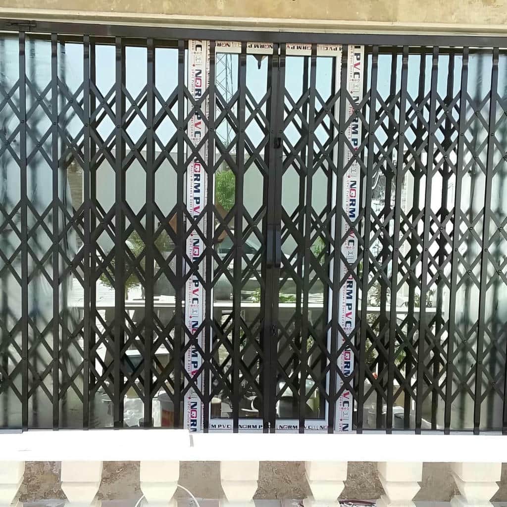 محافظ آکاردئونی ورودی ساختمان در یزد با طرح لوزی محافظ آکاردئونی ورودی ساختمان در یزد با طرح لوزی