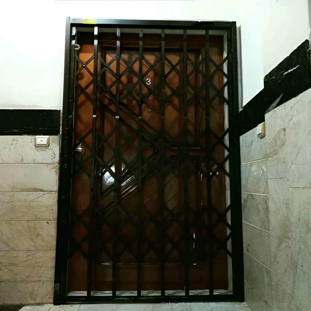 محافظ ورودی آپارتمان با شبکه فلزی بیرجند