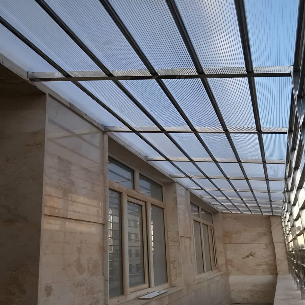 نرده بالکن استیل براق کنار پنجره در استان لرستان