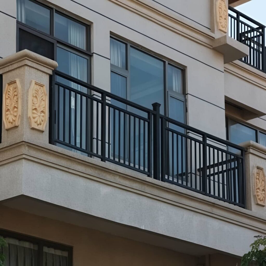 نرده بالکن فلزی با طرح هندسی