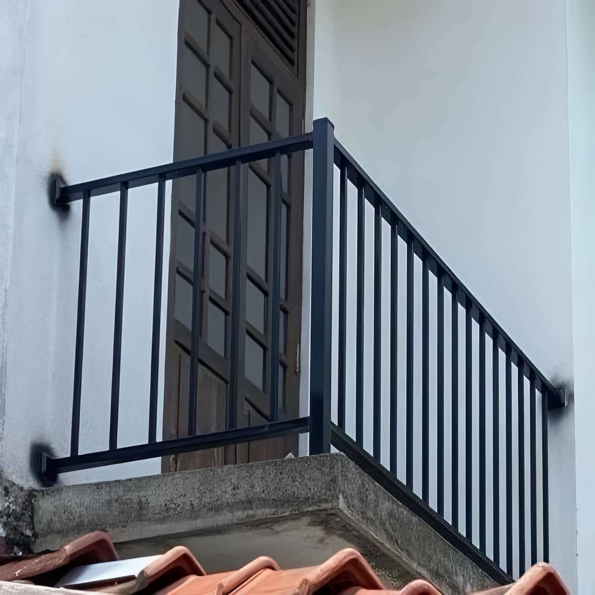 نرده بالکن فلزی مشکی در استان گلستان