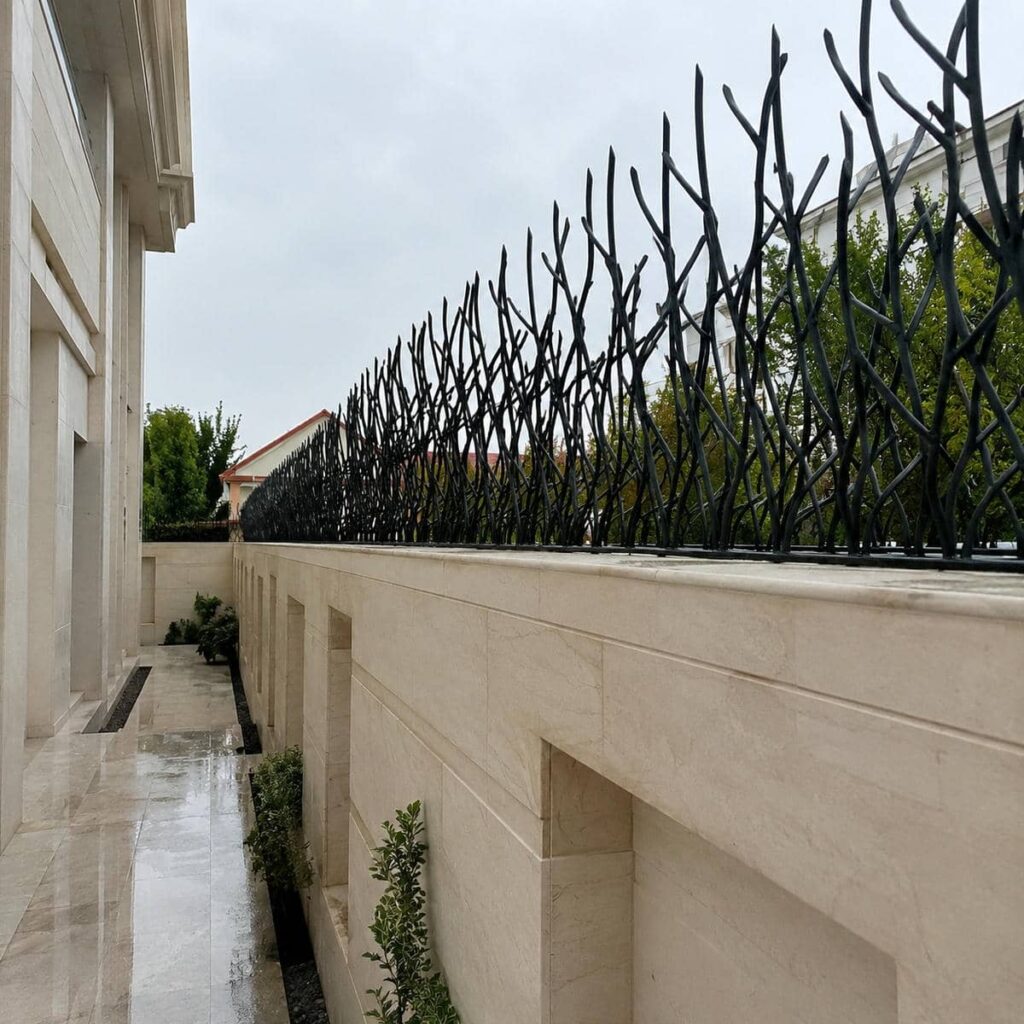 نرده حفاظ دیوار در محوطه ویلایی یاسوج نرده حفاظ دیوار در محوطه ویلایی یاسوج