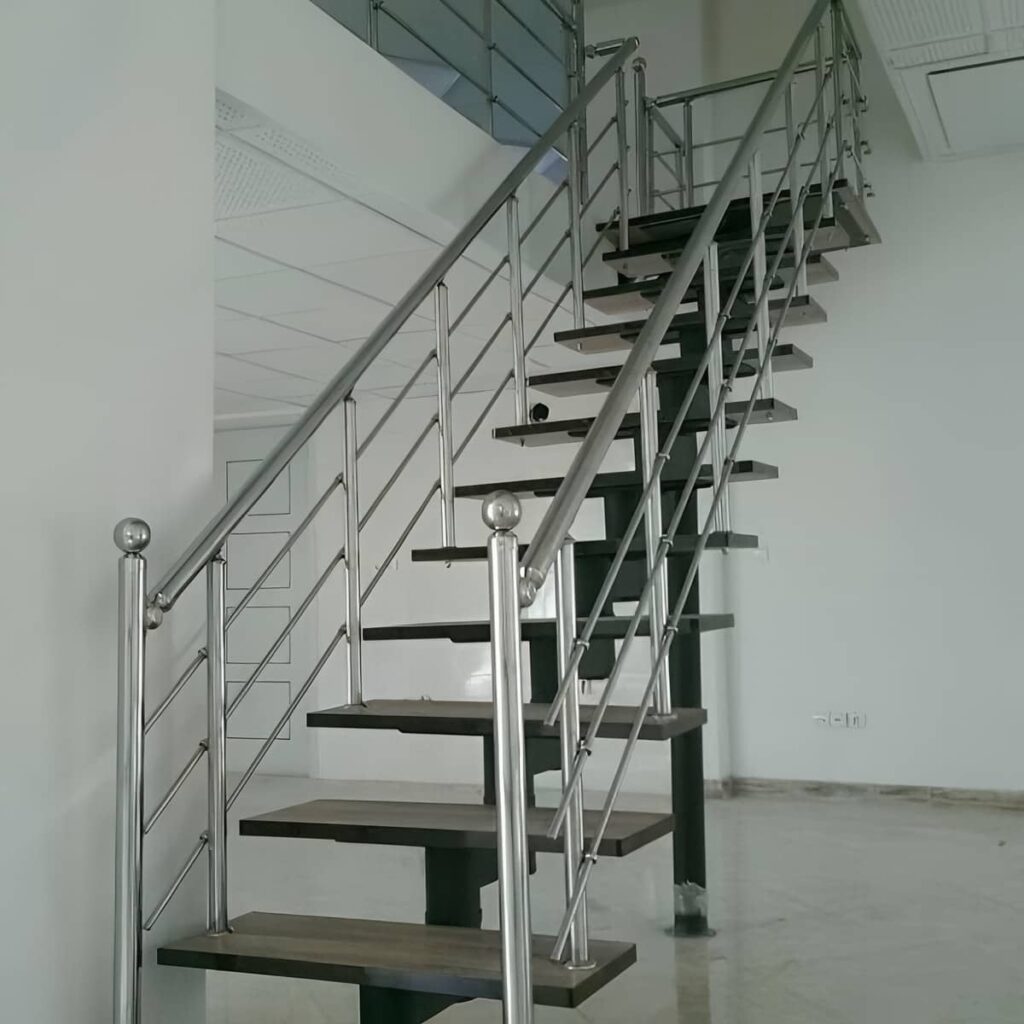 نرده راه پله استیل با پرداخت براق