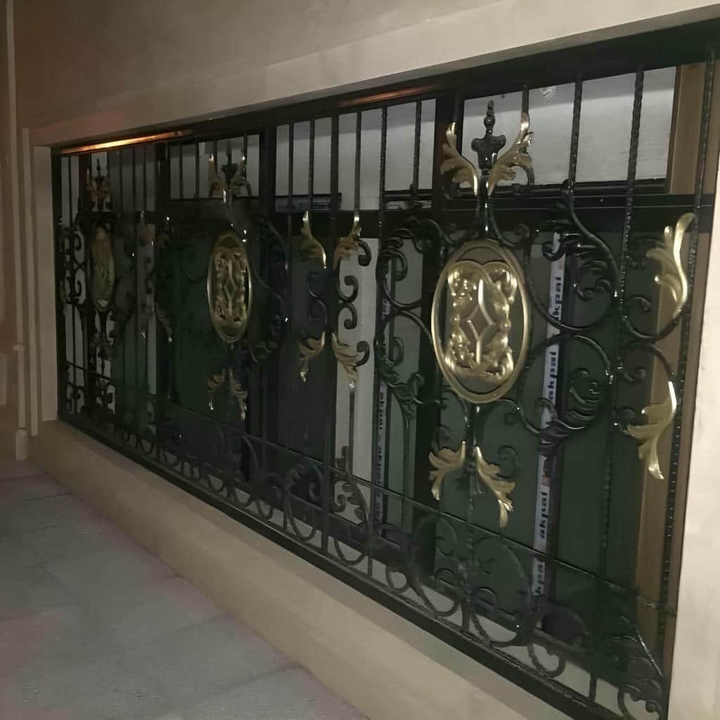 نرده فلزی پنجره با پوشش رنگ کوره‌ای
