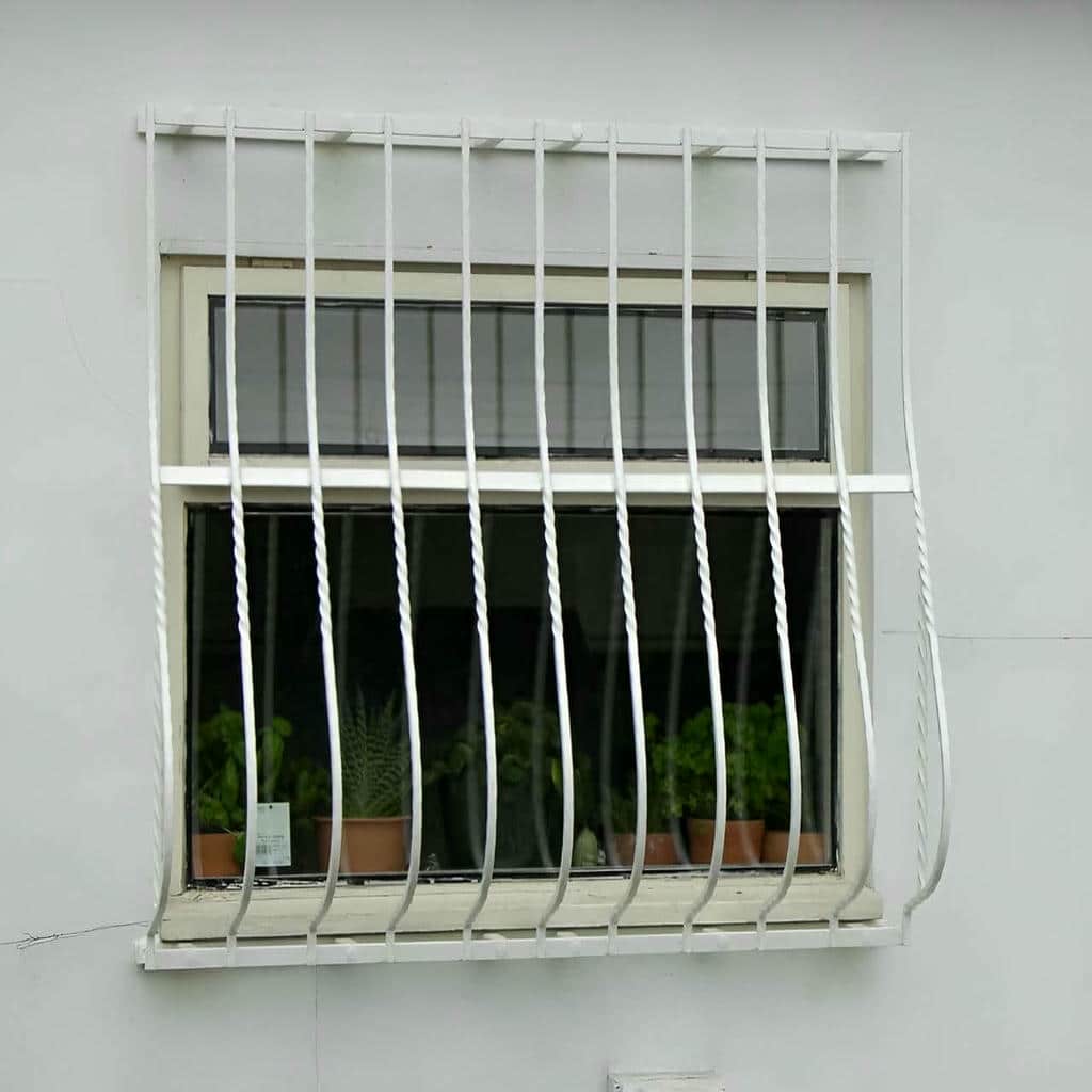 نرده پنجره فلزی با خطوط عمودی ساده
