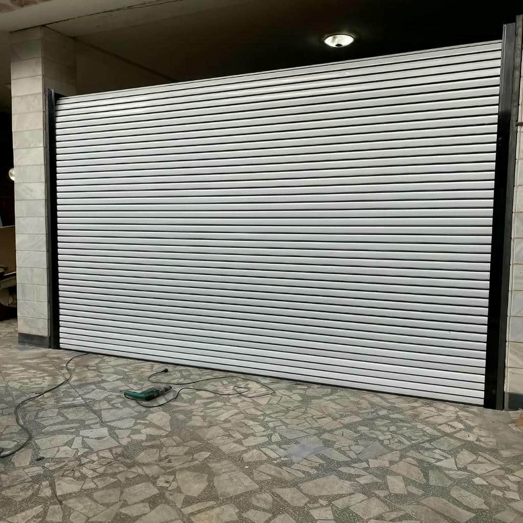 کرکره برقی ریموت دار برای ورودی پارکینگ کرکره برقی ریموت دار برای ورودی پارکینگ