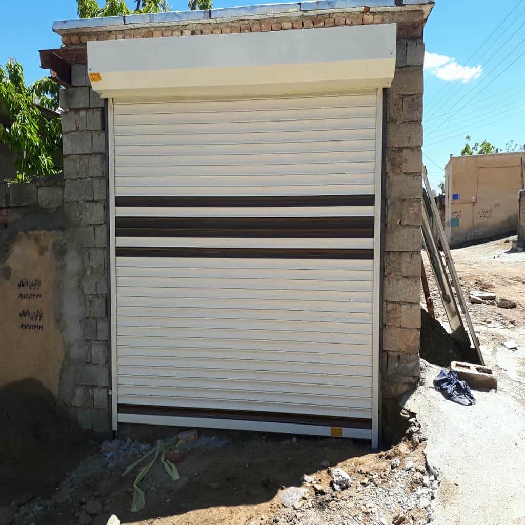 کرکره برقی نصب شده در دهانه عریض سنندج