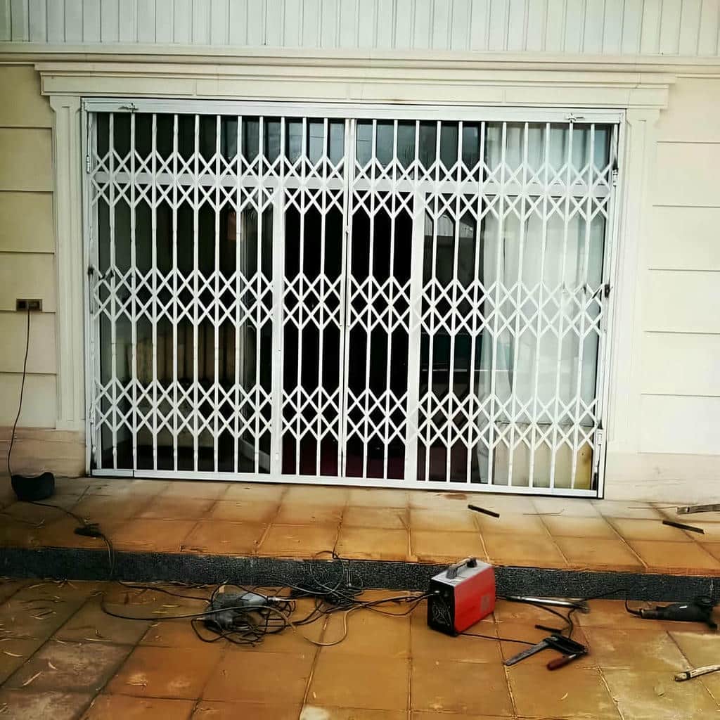 گارد پنجره کلاسیک در سنندج با قاب فلزی گارد پنجره کلاسیک در سنندج با قاب فلزی