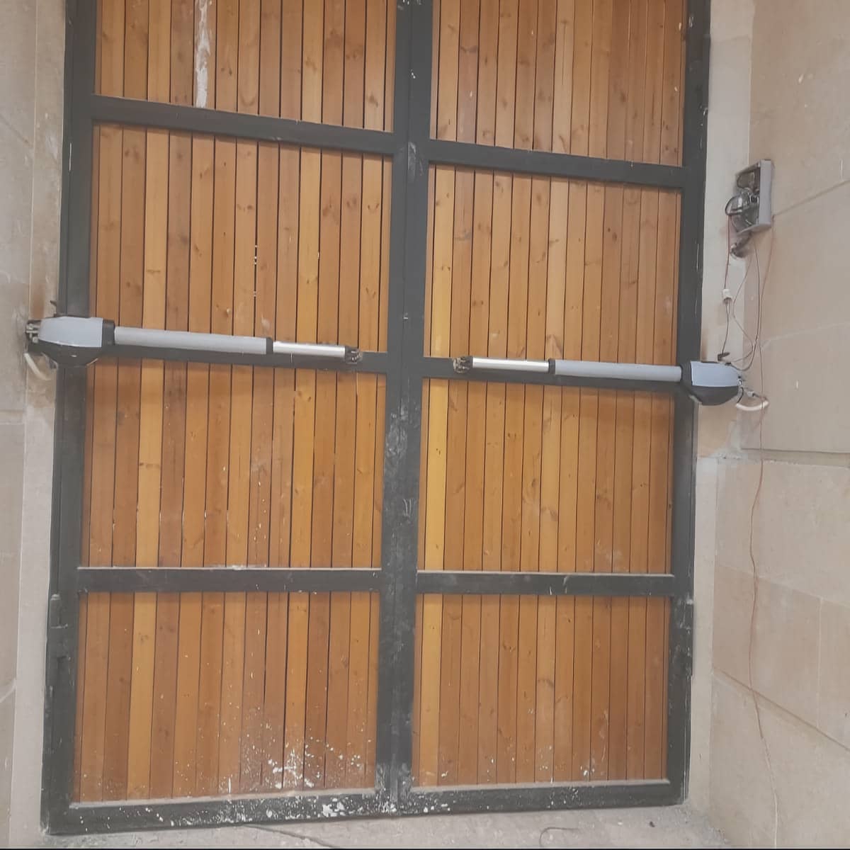 جک درب پارکینگ بازویی در استان کرمان مرکز فروش و سفارش جک درب پارکینگ در استان کرمان
