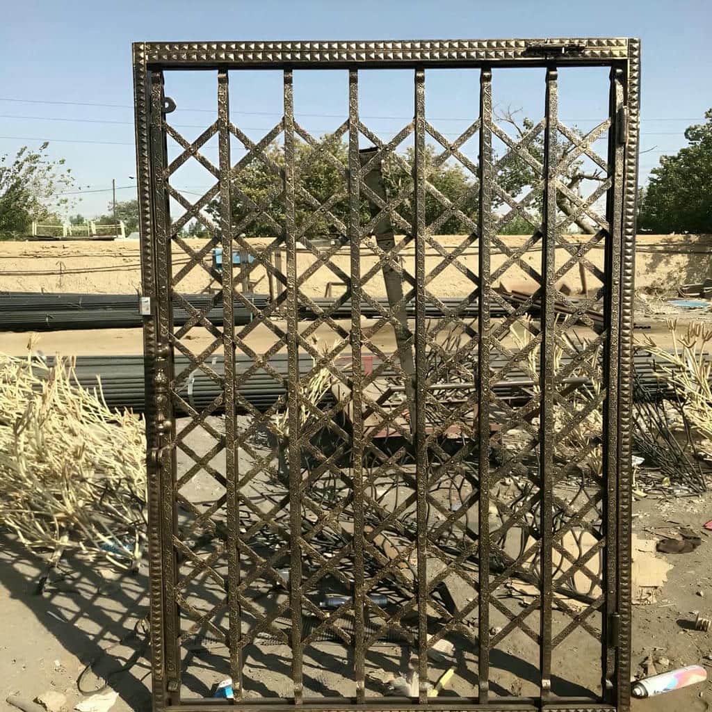 حفاظ درب آکاردئونی فلزی در بندرعباس مرکز فروش و سفارش حفاظ درب آکاردئونی در بندرعباس و حومه