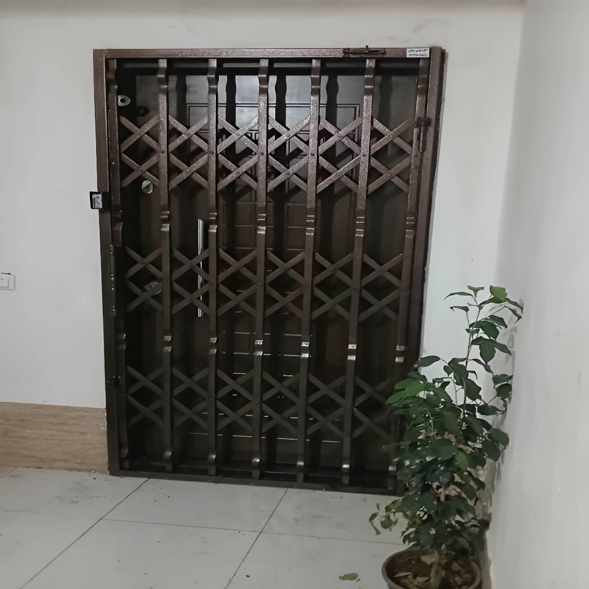 مرکز عرضه حفاظ درب آکاردئونی در یزد و حومه