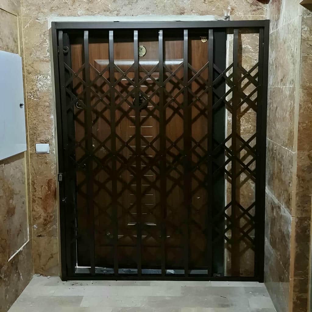 مرکز فروش و سفارش حفاظ درب آکاردئونی در شهرکرد و حومه