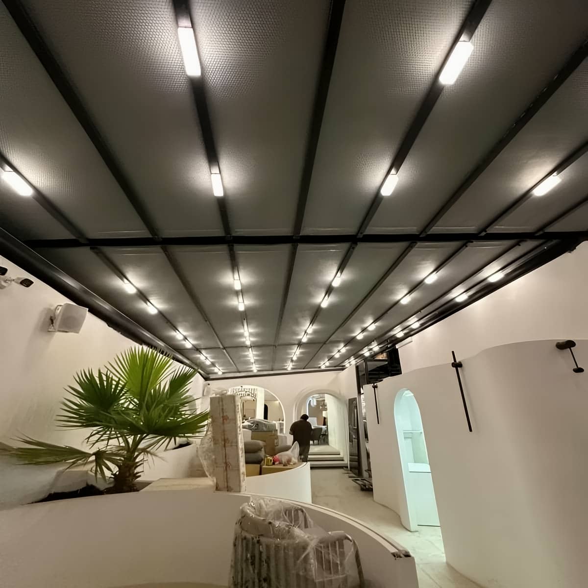 سایبان برقی بازویی برای تراس استان کرمان مرکز فروش سایبان برقی ویژه پروژههای استان کرمان