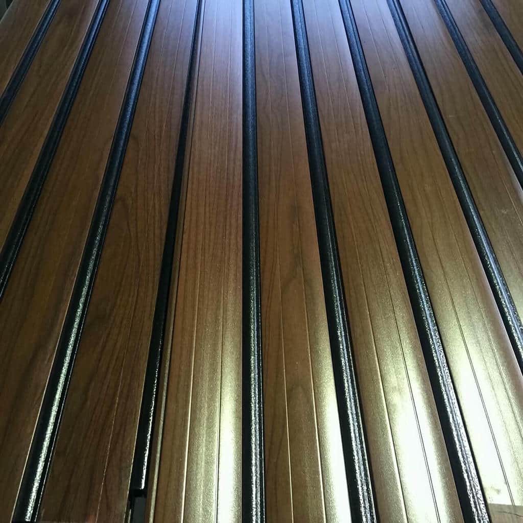 کرکره برقی آلومینیومی خاکستری برای ورودی پارکینگ استان چهارمحال و بختیاری مرکز تخصصی فروش کرکره برقی در استان چهارمحال و بختیاری